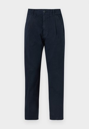 Marineblå skræddersyede herrebukser med knaplukning, bæltestropper og forlommer, vist på en ensfarvet baggrund.