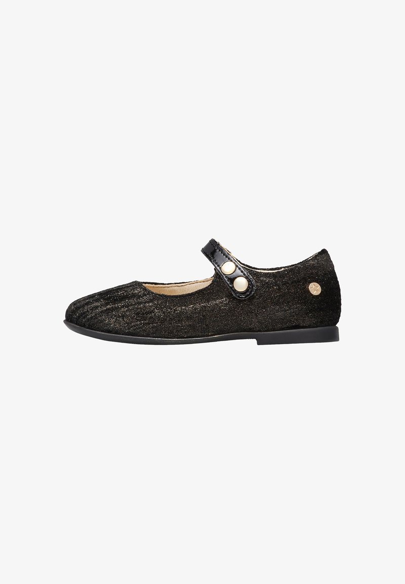 Chaussure de style Mary Jane noire avec une finition pailletée, bout rond, sangle en cuir laqué et deux boutons décoratifs, semelle plate et corps texturé.