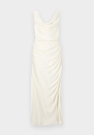 Robe à col cagoule en tissu blanc cassé, avec des détails drapés, une silhouette ajustée et une fente haute sur un côté.