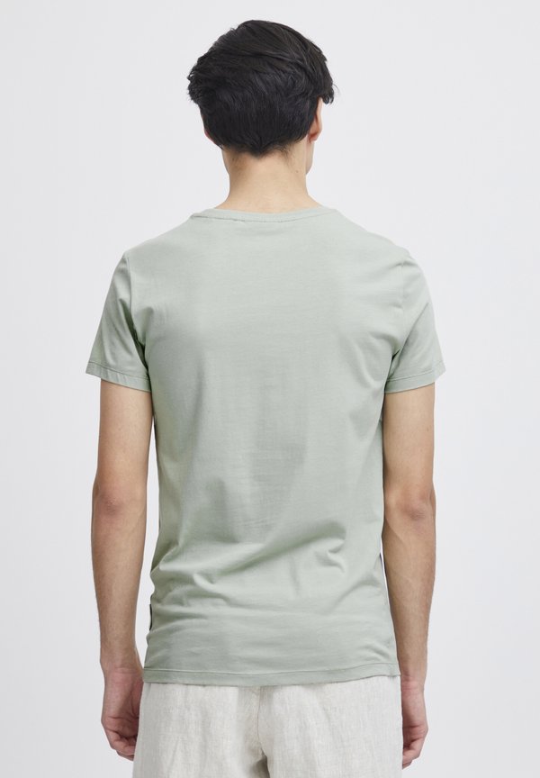 CFDavid - Basic T-shirt - desert sage3