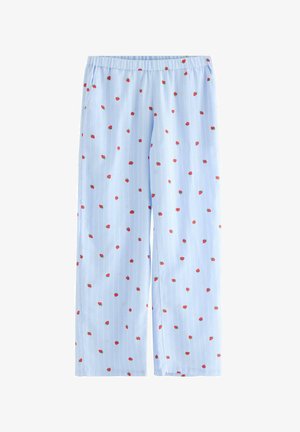 Pantaloni del pigiama azzurri con strisce bianche verticali, caratterizzati da motivi sparsi di fragole rosse e una cintura elastica.