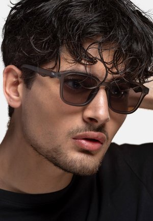 KOONS - Sunglasses - rich black