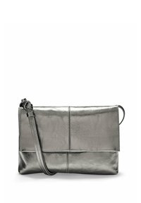 Metaliczna szara torebka typu clutch o gładkiej teksturze, z zakładanym klapkiem, regulowanym paskiem oraz minimalistycznym designem bez widocznych elementów metalowych.