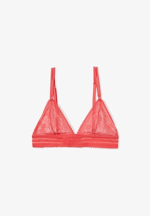 Bralette triangular en encaje coral vibrante con tirantes ajustables, bordes ondulados y una banda suave. Presenta intrincados patrones florales.