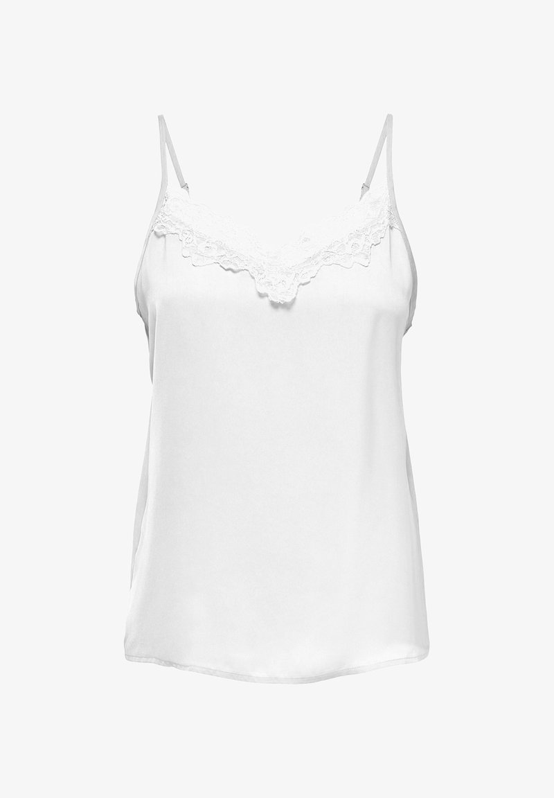 Camisole en satin blanc avec fines bretelles et bordure en dentelle le long de l'encolure en V sur fond blanc.