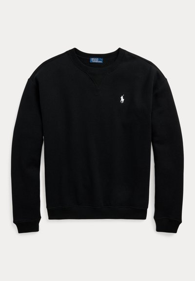 Must lähedase kaelusega must t-särk, millel on pikad varrukad, ribatud mansetid ja hem, ning millel on rinna peal väike valge Polo Ralph Laureni logo.