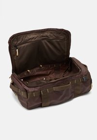The North Face BASE CAMP VOYAGER DUFFEL 32L UNISEX - Hétvégi táska - smokey brown/khaki stone