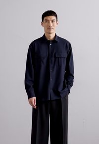 Filippa K RELAXED PATCH POCKET SHIRT - Ing - navy
