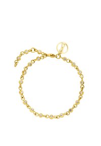 Goldene Kettenarmband mit kreisförmigen Gliedern und eingebetteten klaren Kristallen, gesichert mit einem Verschluss und einem verstellbaren Kettendetail.