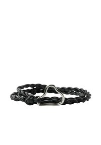 Bracelet en cuir tressé noir avec un fermoir en métal argenté en forme de cœur ; présente une texture torsadée et un design à double boucle.