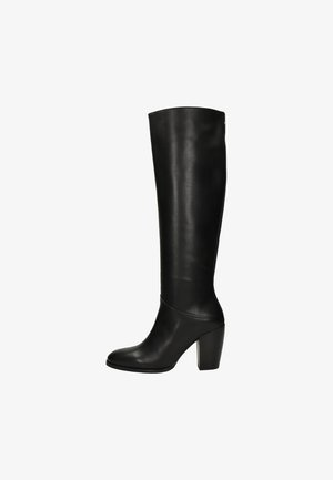 Czarne skórzane botki sięgające kolan o gładkiej fakturze, zaokrąglonym nosku i grubym, wysokim obcasie, charakteryzujące się prostym, minimalistycznym wzornictwem.