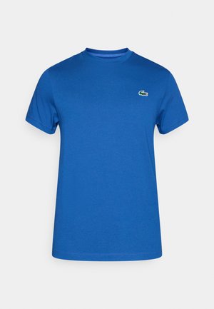 Tricou albastru cu maneci scurte, guler rotund, cu un mic logo verde de crocodil pe pieptul stâng, design simplu pe față.