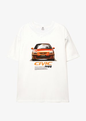 Fehér póló, amelyen egy vörös Honda Civic grafikája látható, a "CIVIC" és "SiR" feliratok vastag narancssárgával, valamint leíró szöveg található a kép alatt.