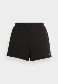 Černé sportovní šortky vyrobené z měkkého materiálu, s texturovaným designem, elastickým pasem a vyšitým logem v dolním levém rohu.