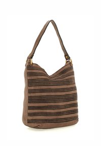 Borsa a spalla in pelle marrone con un design ondulato, caratterizzata da strisce orizzontali e cuciture a contrasto. Texture morbida e base arrotondata.