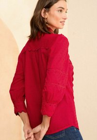 Love & Roses V NECK RIC RAC  - Blúzka so zapínaním na gombíky - red