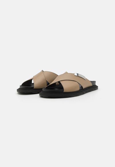 MOSCHINO Natikači - beige