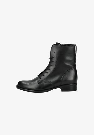 Černé kožené kotníkové boty na šněrování s kulatou špičkou, nízkým podpatkem a zipem na boku. Disponují prošívanými detaily a hladkým povrchem.