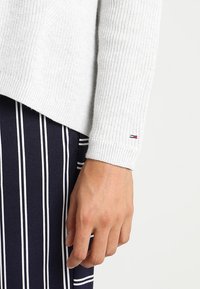 Tommy Jeans Strickpullover - grey