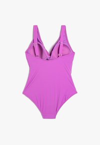 Maillot une pièce de couleur rose vif, avec des bretelles ajustables et un tissu lisse et élégant, offrant une silhouette ajustée et un matériel minimal.