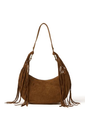 Braune Wildleder-Schultertasche mit langen Fransen. Kurvenförmige Form, ein Schultergurt und minimale Nähte sind auf der Oberfläche sichtbar.