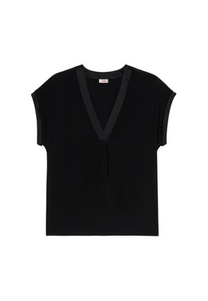 Schwarzes Kurzarmoberteil mit V-Ausschnitt und satiniertem Besatz, das in der Mitte eine subtile Falte aufweist. Schlichtes und elegantes Design.