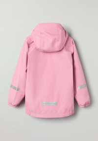 Vaaleanpunainen vedenpitävä takki, joka on valmistettu sileästä materiaalista, jossa on huppu ja heijastavat yksityiskohdat hihoissa. Takissa on joustava helma ja logo-osa.