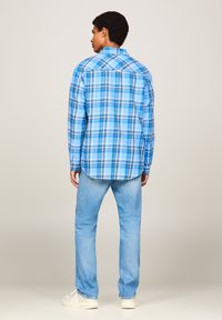 Tommy Jeans PEACHED - Camicia - westside blue check
