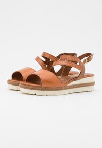 Tamaris Sandály na platformě - brown