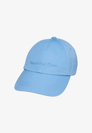 Lichtblauwe baseballpet met gebogen klep en geborduurde tekst "Marc O' Polo Denim" aan de voorkant.
