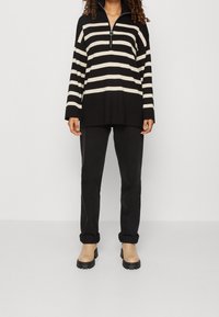Object Sweter