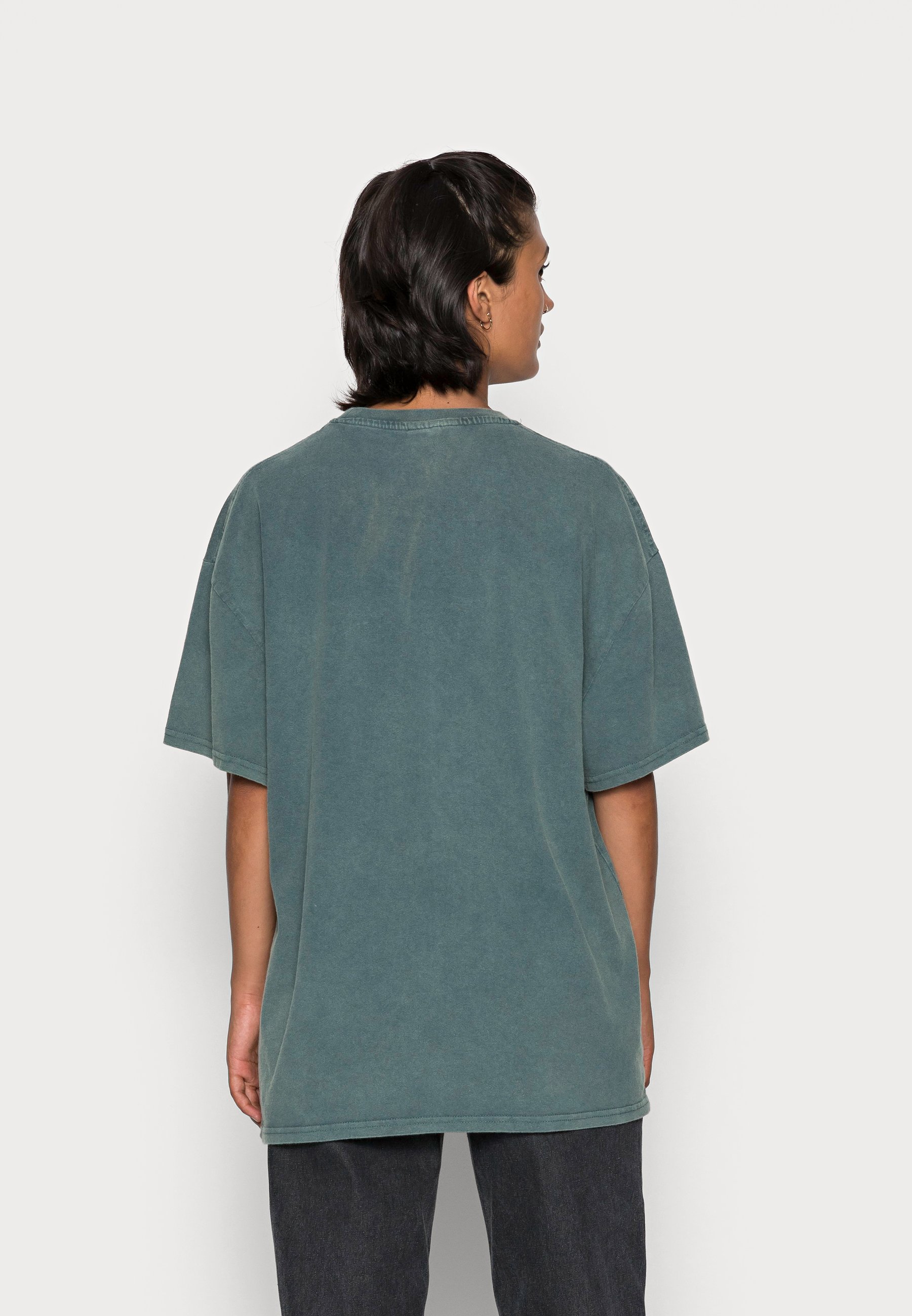 basic boyfriend tee