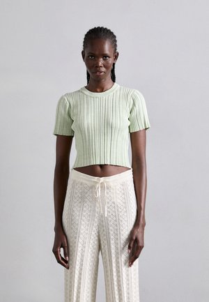 TREE CROPPED TEE - Jednoduché tričko - green mix