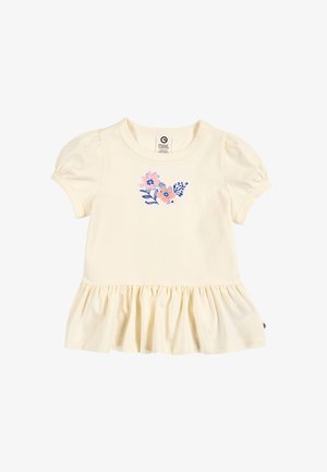 Kremowa sukienka dla malucha z krótkim rękawem, falbaną na dole i haftowanymi różowymi i niebieskimi kwiatami na piersi.