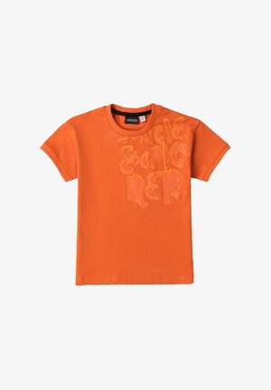 Camiseta corta de manga de color naranja hecha de algodón, con el texto en relieve amarillo "Explorador de la Jungla" en una fuente juguetona en la parte delantera.