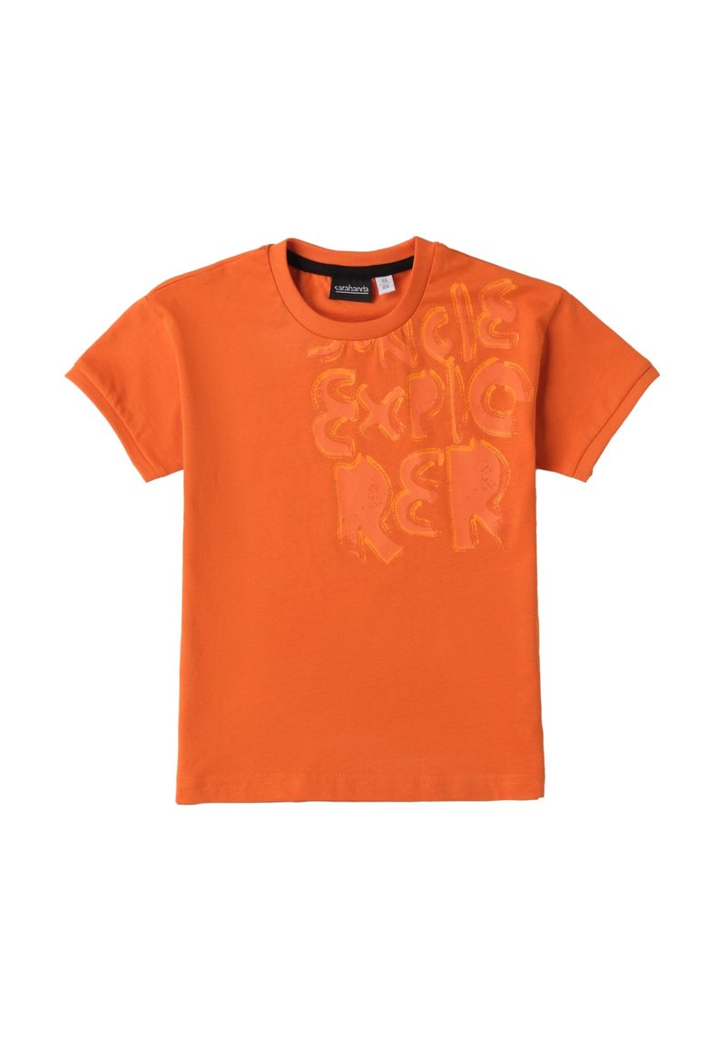 Camiseta corta de manga de color naranja hecha de algodón, con el texto en relieve amarillo "Explorador de la Jungla" en una fuente juguetona en la parte delantera.