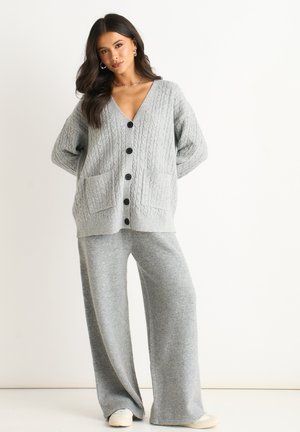 CABLE PATCH POCKET - Cardigan - grey
