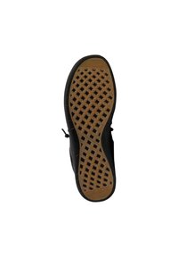 Zwarte rubberen zool met een patroon in de loop, voorzien van een gestructureerde beige basis en een gevormde rand voor verbeterde grip.