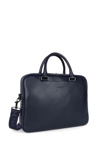 Borsa per laptop in pelle blu navy con manici doppi, chiusura con zip, superficie texturizzata e tracolla rimovibile con marchio in rilievo.