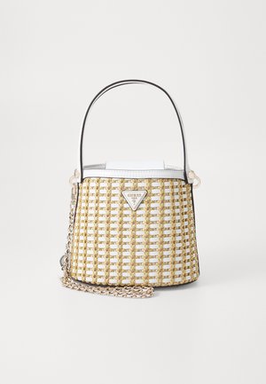 Borsa intrecciata con un motivo oro e bianco, dalla forma strutturata, manico corto e tracolla in catena argentata. Dettaglio del logo sul fronte.