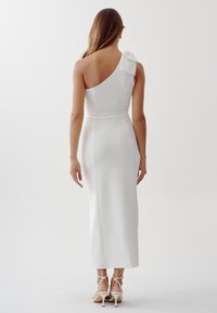 TUSSAH EMELIE MIDI - Vabalt langev kleit - white