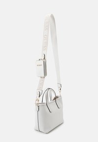 Guess LATONA MINI TOTE SET - Håndtasker - white