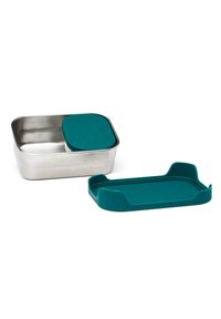 Lunch box in acciaio inossidabile con coperchio in silicone turchese. Il coperchio presenta un motivo testurizzato; è incluso un vassoio separato in silicone turchese.