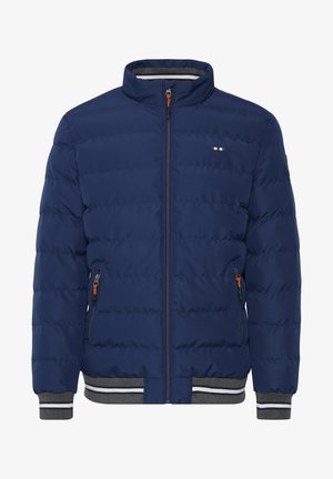 Mørkeblå polstret jakke med lynlås foran, ribbede manchetter og kant. Har sidelommer med lynlås og en lille logo detalje på brystet.