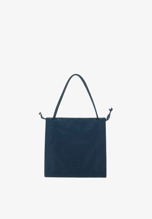 Sac à main rectangulaire bleu foncé avec une fine bandoulière et des détails de couture minimalistes, avec un logo embossé subtil au centre avant.