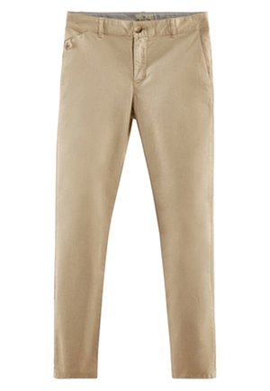 Beige Slim-Fit-Chinos mit vorderem Knopf- und Reißverschluss, seitlichen Taschen und Gürtelschlaufen, flach auf weißem Hintergrund liegend.