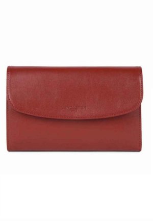 Portafoglio in pelle rossa con una superficie liscia, chiusura arrotondata, logo impresso e design minimalista.