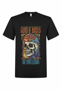 Černé bavlněné tričko s barevným potiskem lebky s růžemi a ostnatým drátem, a textem "GUNS N' ROSES" a "USE YOUR ILLUSION".