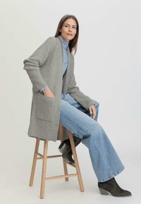hessnatur Strickjacke - hellgrau
