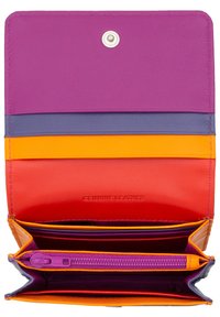 Portafoglio in vera pelle con una vivace combinazione di colori: viola, blu scuro, arancione e rosso. Tre slot per carte e una tasca con zip all'interno.